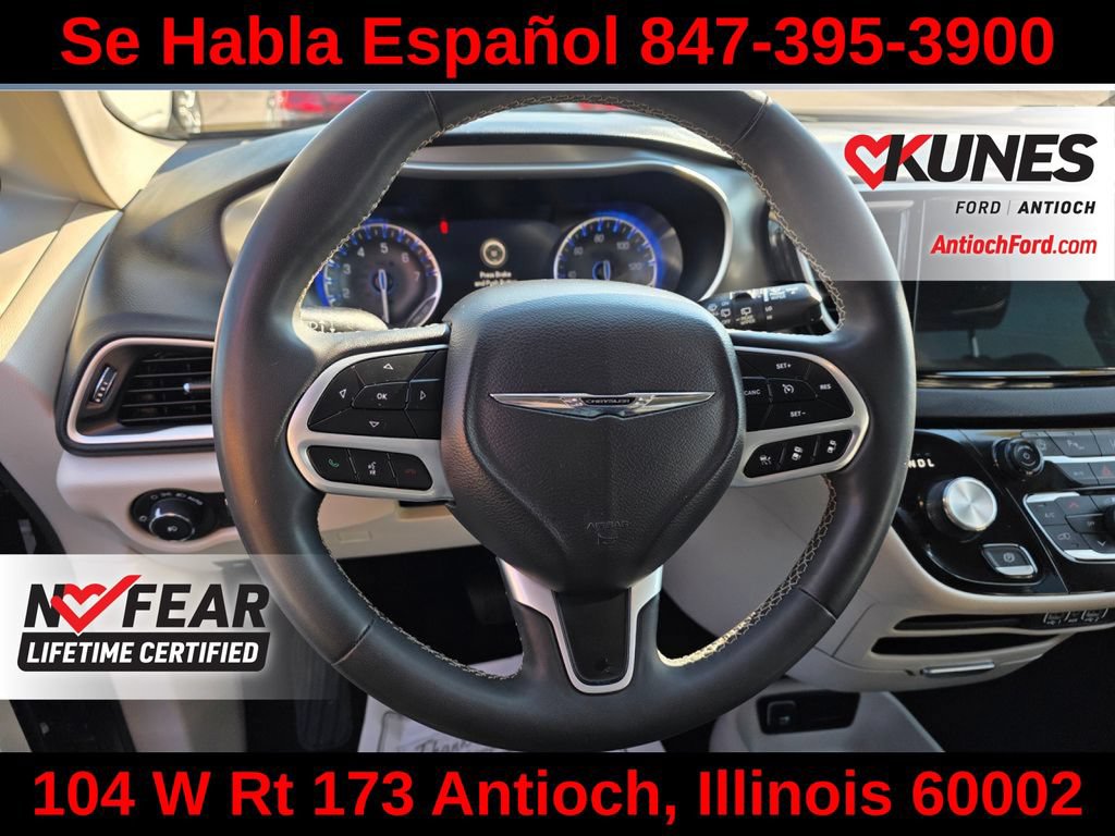 Used 2023 Chrysler Pacifica Touring-L FWD image 33