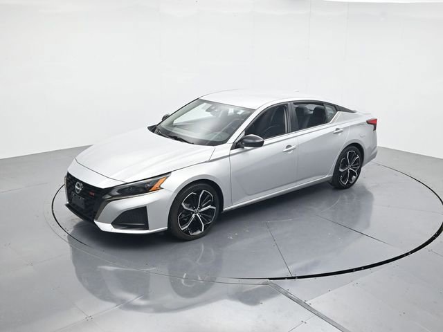 Used 2024 Nissan Altima 2.5 SR FWD image 41