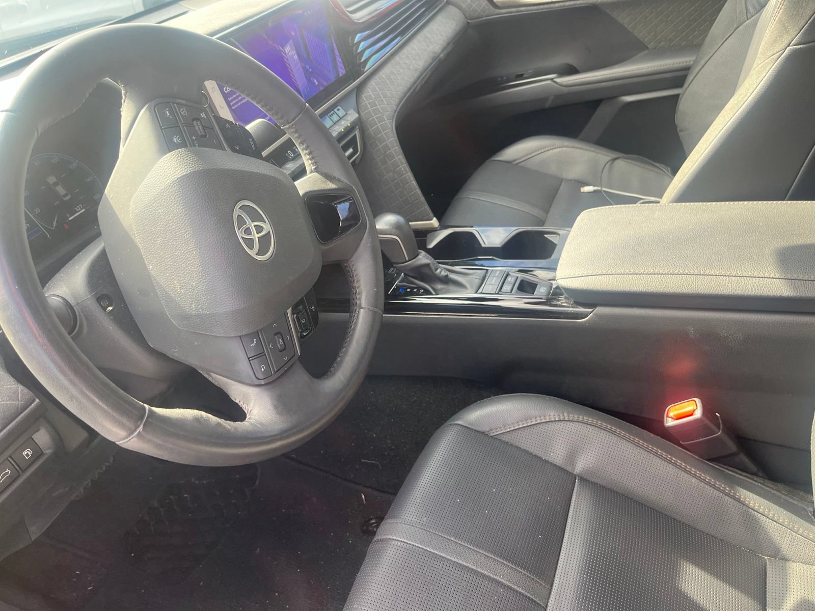Used 2025 Toyota Camry XLE FWD image 5