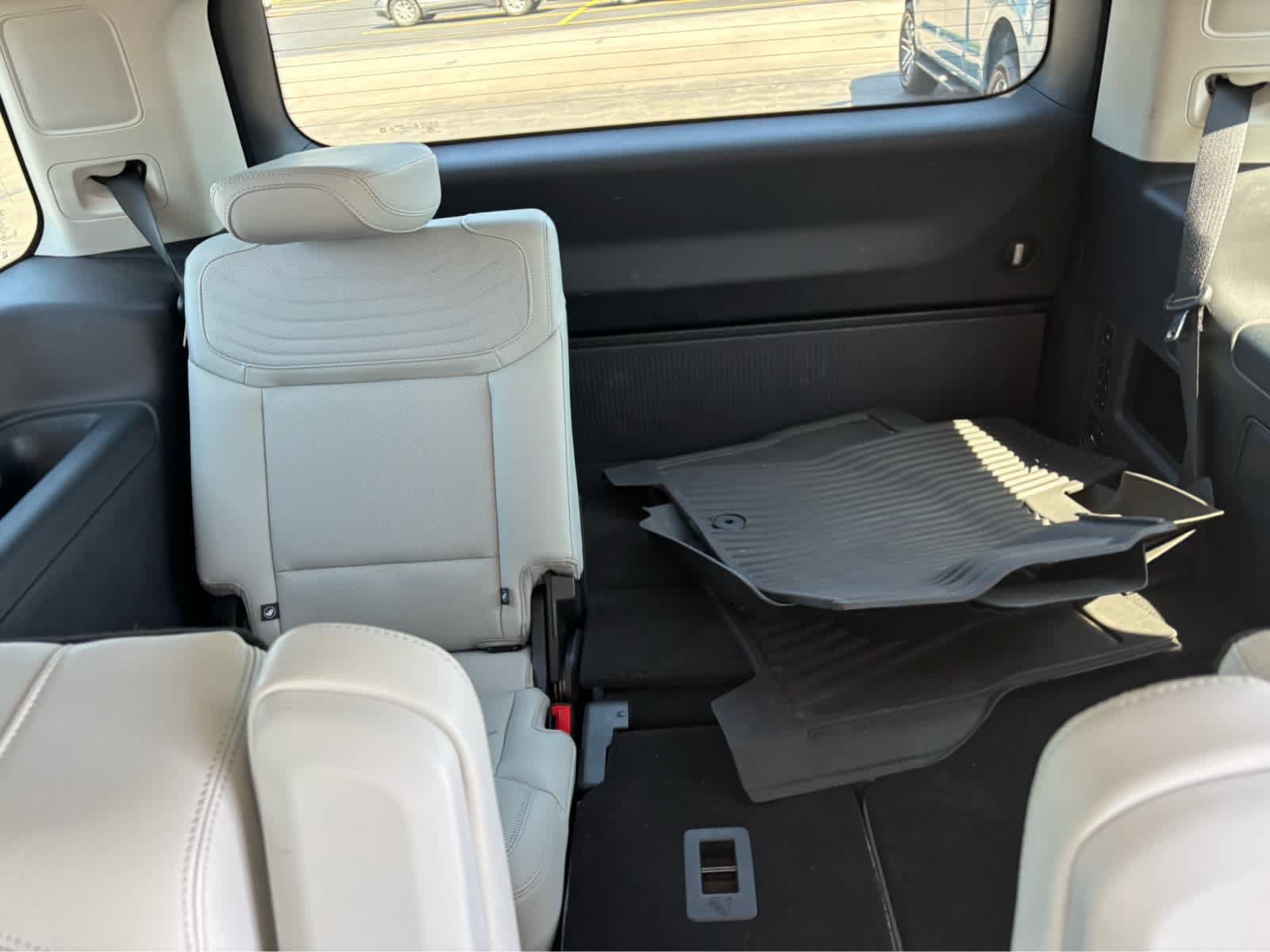 Certified 2025 Ford Expedition Platinum w/ Platinum Ultimate Package AWD/4WD image 9