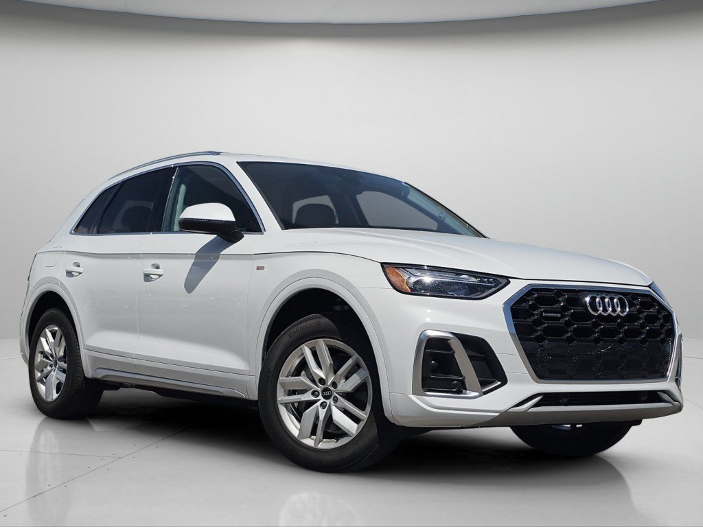 Used 2023 Audi Q5 2.0T Premium w/ Convenience Package AWD/4WD image 2