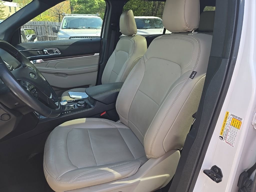 Certified 2019 Ford Explorer Limited w/ Ford Safe & Smart Package AWD/4WD image 10