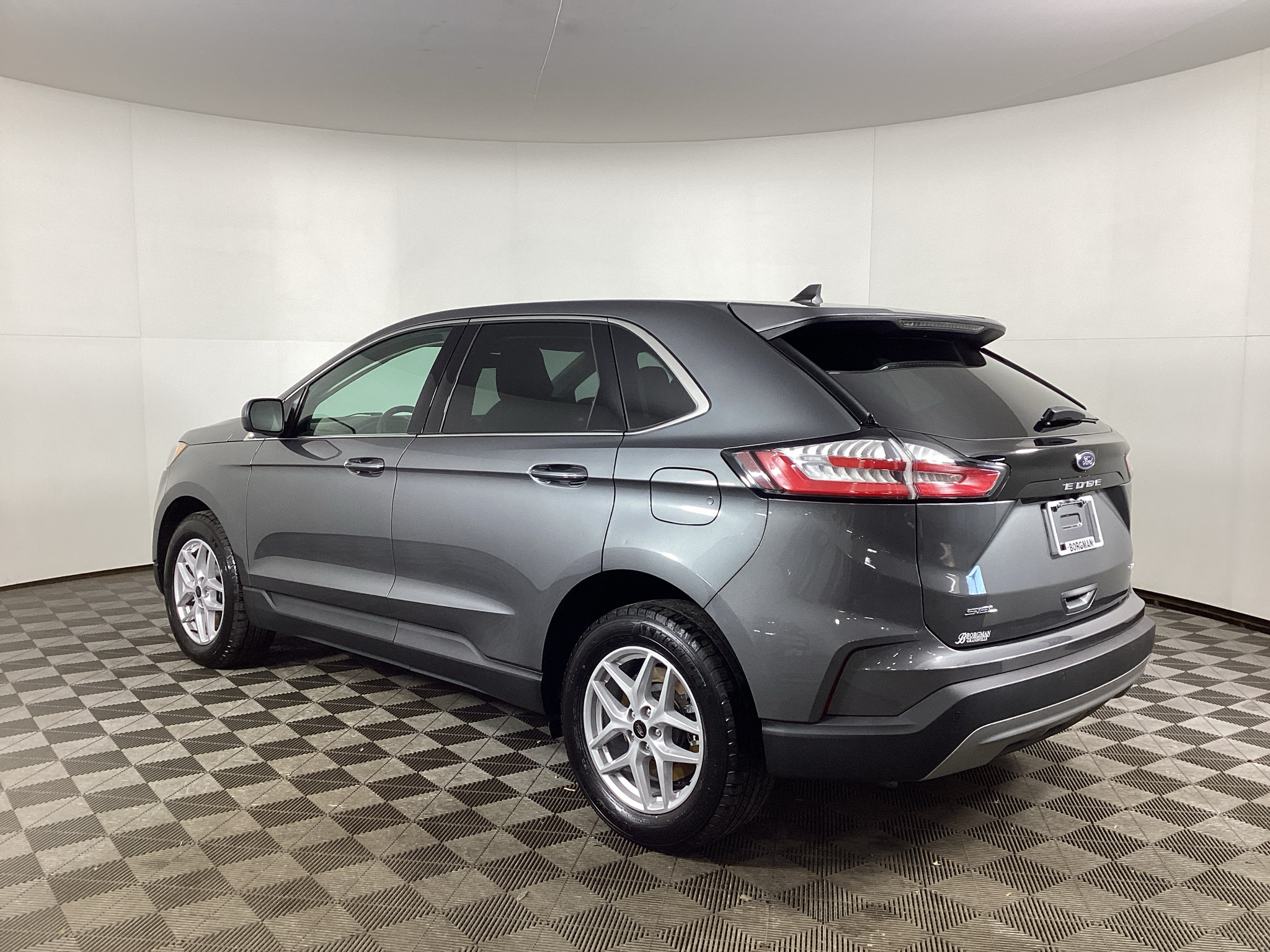 Certified 2024 Ford Edge SEL w/ Convenience Package AWD/4WD image 4