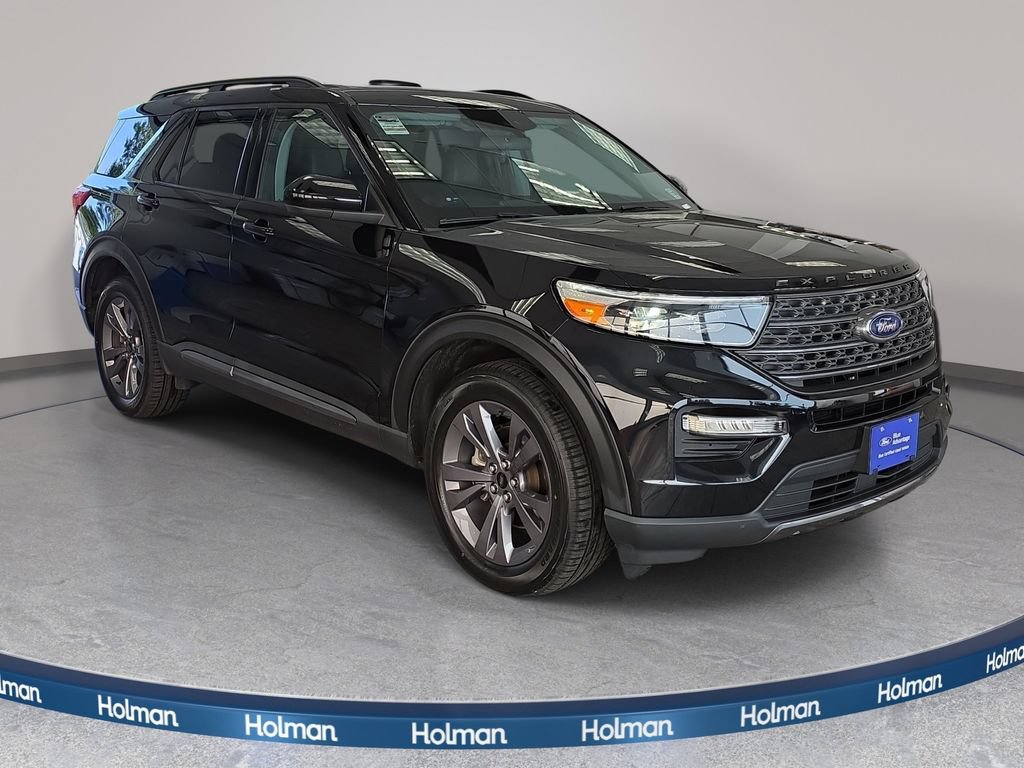 Certified 2023 Ford Explorer XLT w/ Equipment Group 202A AWD/4WD image 3