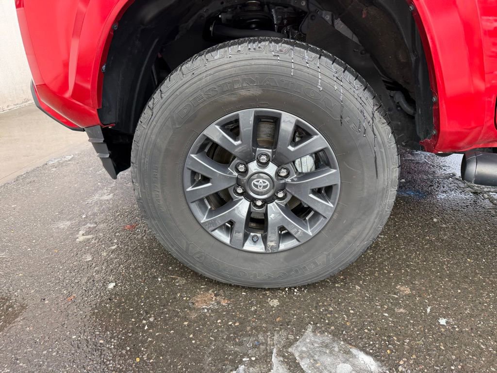 Used 2023 Toyota Tacoma SR5 w/ Technology Package image 7