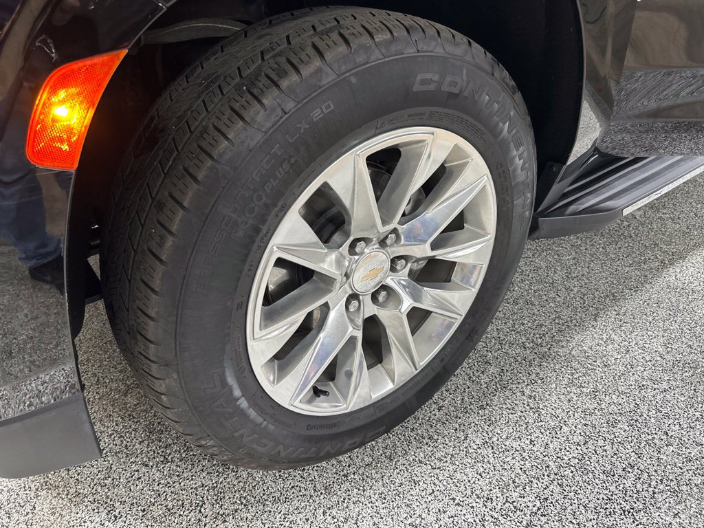 Used 2023 Chevrolet Tahoe Premier AWD/4WD image 32