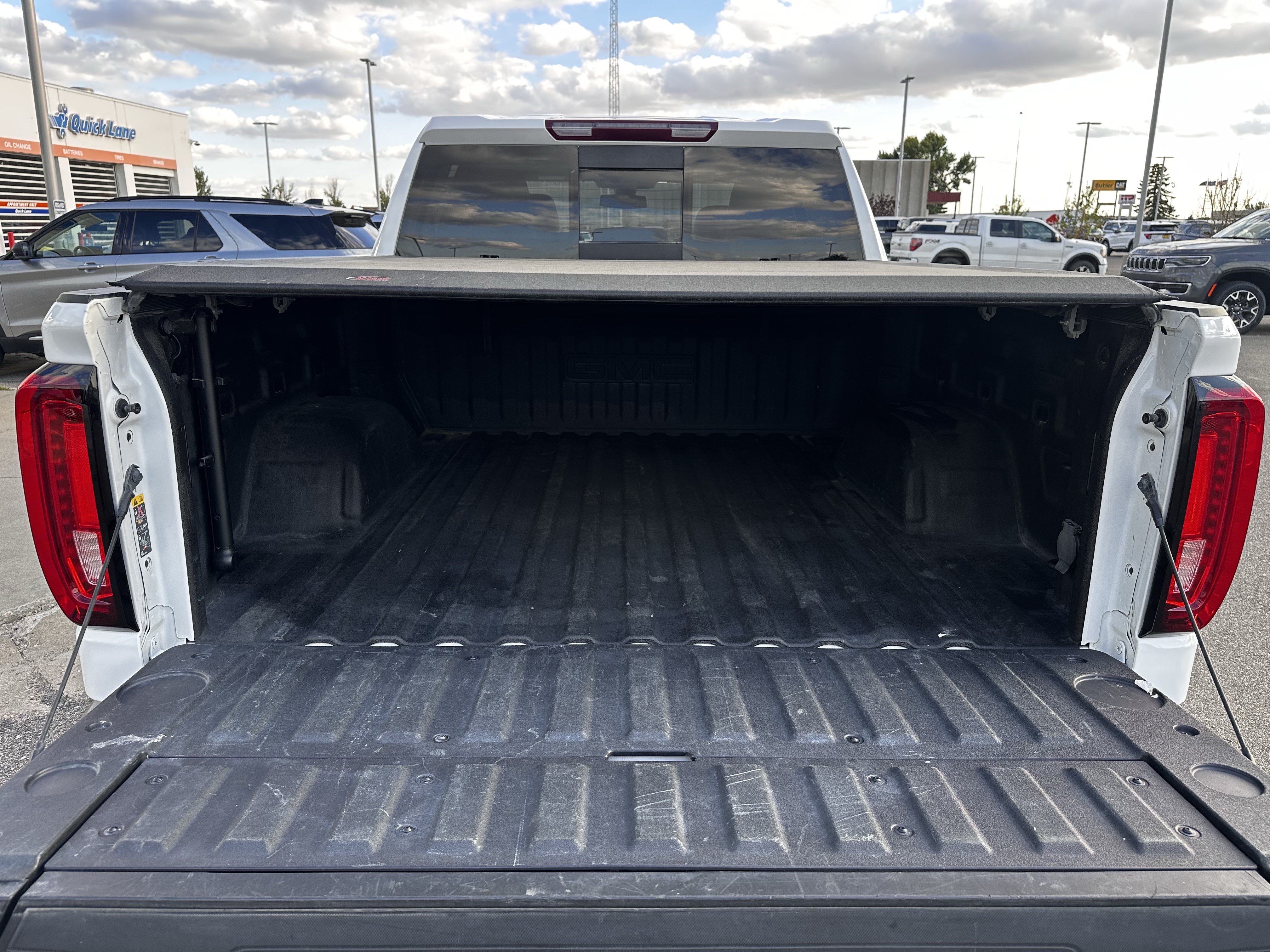 Used 2022 GMC Sierra 1500 SLT w/ SLT Premium Plus Package AWD/4WD image 12