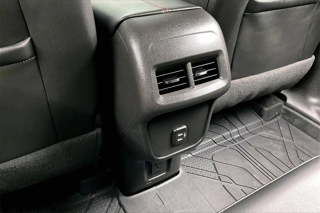 Used 2023 Chevrolet Equinox RS w/ RS Leather Package image 33