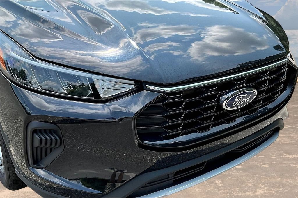 Certified 2025 Ford Escape ST-Line FWD image 33