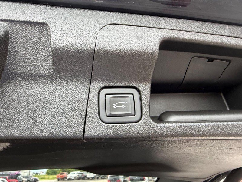 Used 2021 GMC Acadia SLT w/ Technology Package AWD/4WD image 8