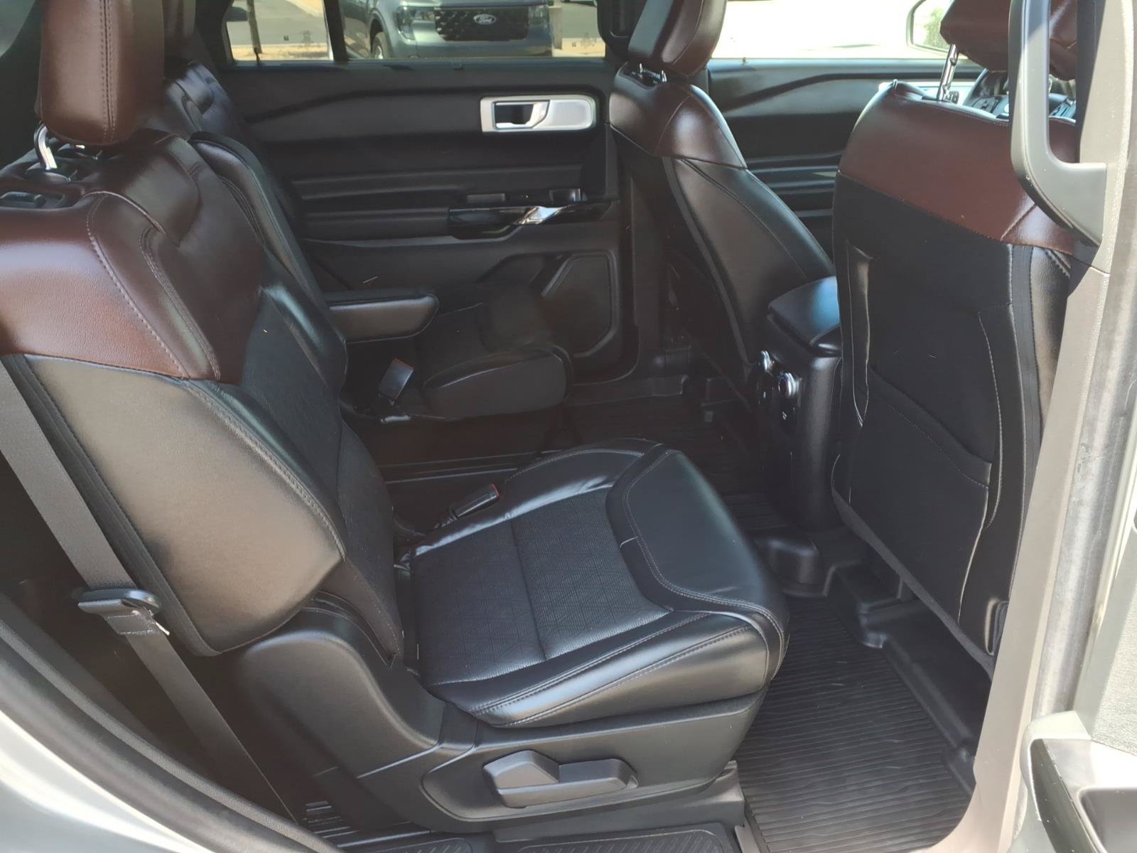 Certified 2022 Ford Explorer Platinum w/ Equipment Group 601A RWD image 14