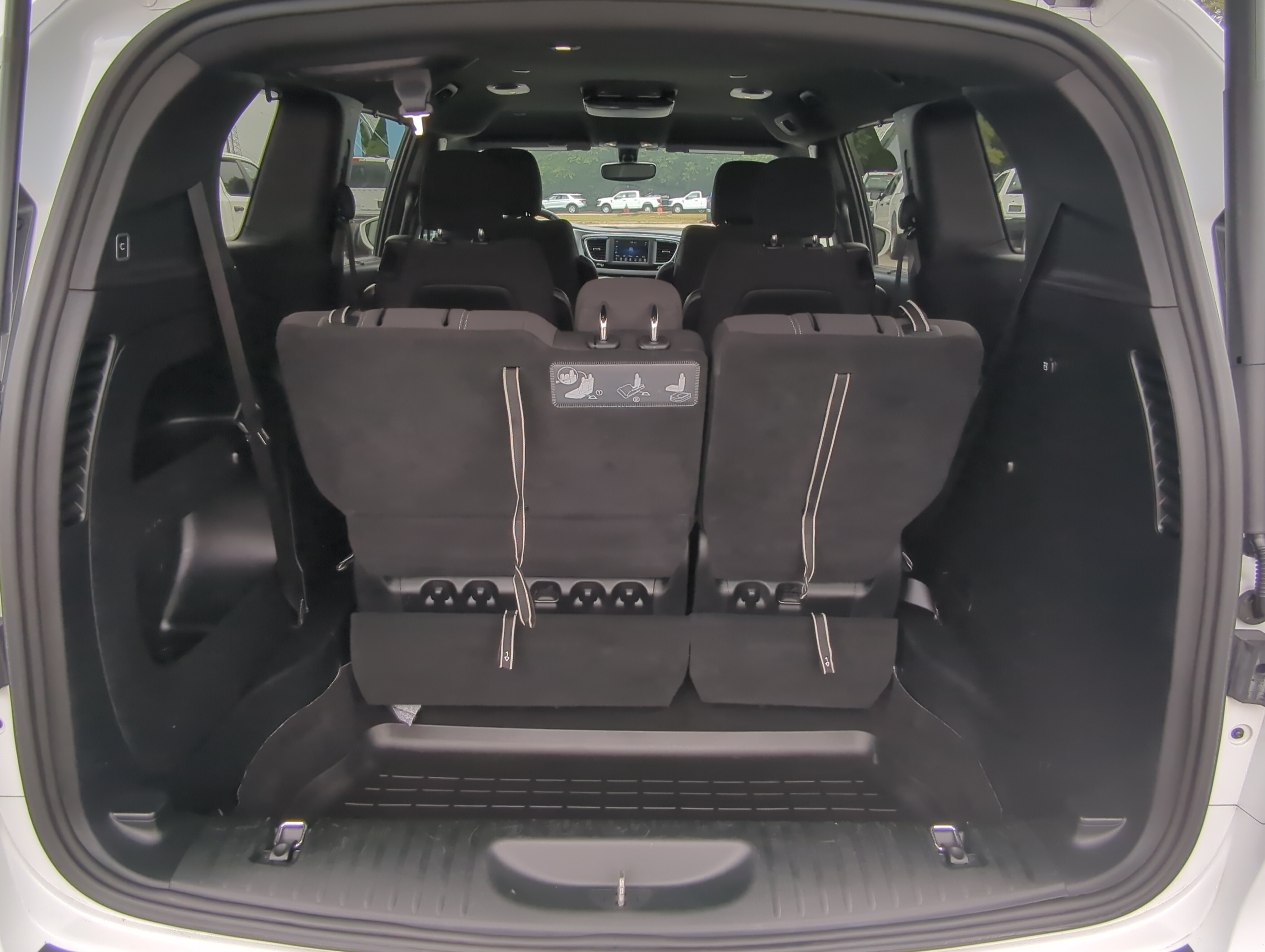 Used 2019 Chrysler Pacifica Touring Plus w/ S Appearance Package FWD image 11