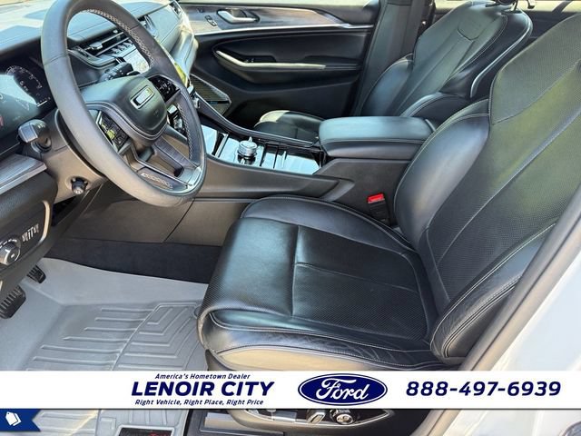 Used 2024 Jeep Grand Cherokee Overland w/ Luxury Tech Group IV AWD/4WD image 10