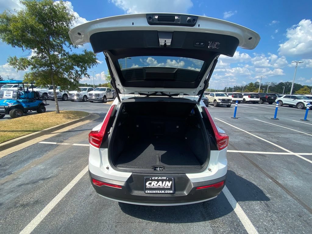 Used 2021 Volvo XC40 T4 Momentum FWD image 28