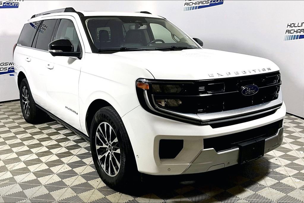 Certified 2025 Ford Expedition Platinum AWD/4WD image 3