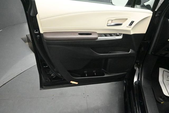 Used 2024 Toyota Sienna Platinum AWD/4WD image 20
