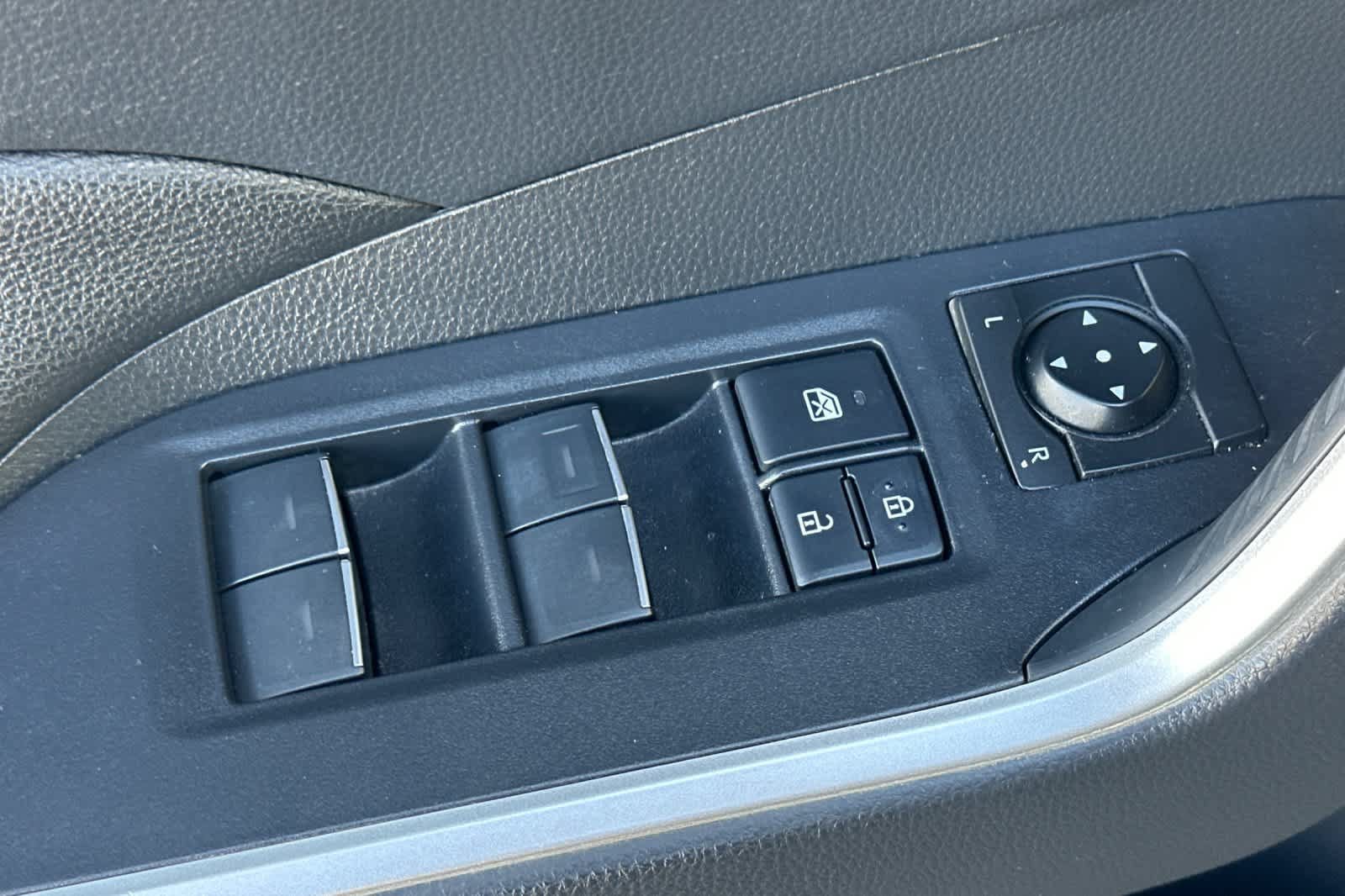 Used 2022 Toyota RAV4 XLE Premium AWD/4WD image 13