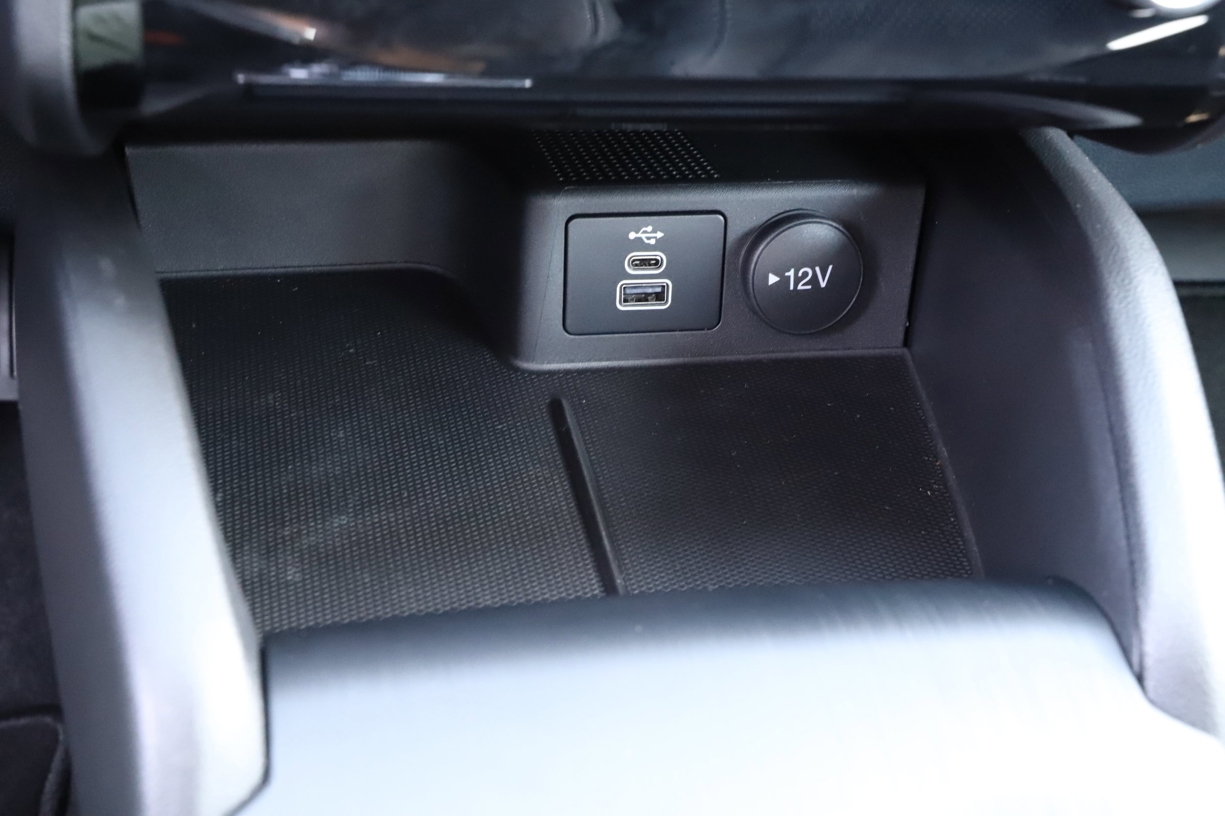 Certified 2025 Ford Escape PHEV image 31