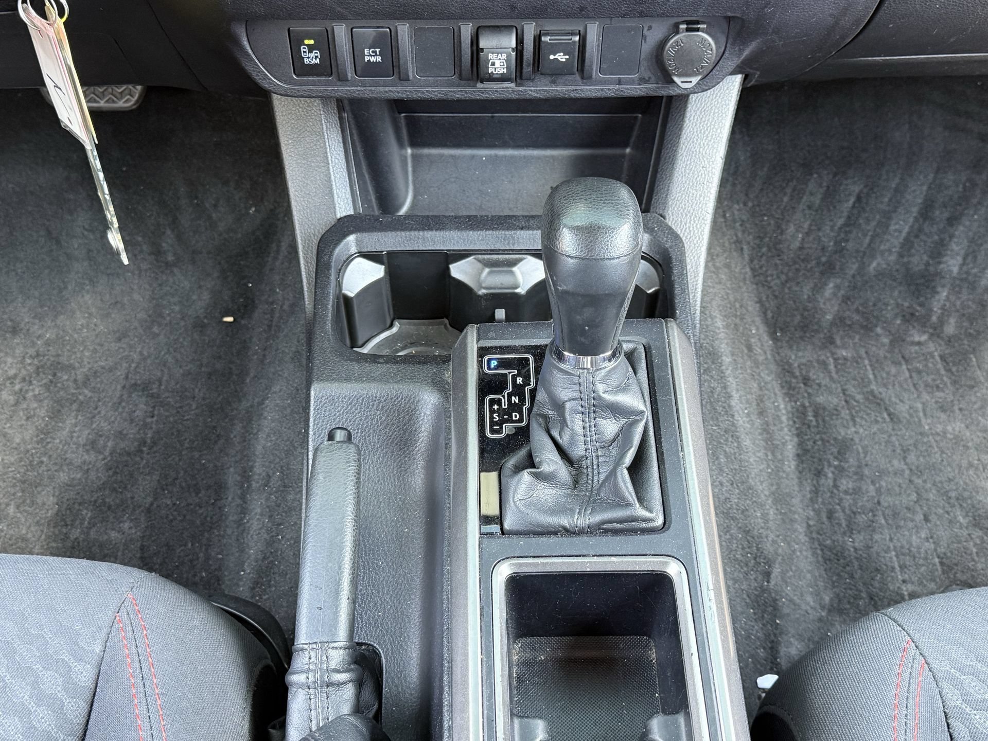 Used 2022 Toyota Tacoma SR5 w/ Technology Package RWD image 5