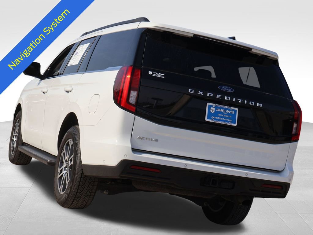 Certified 2025 Ford Expedition Active image 3