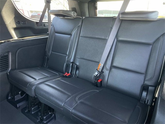 Used 2025 Chevrolet Suburban Premier image 32