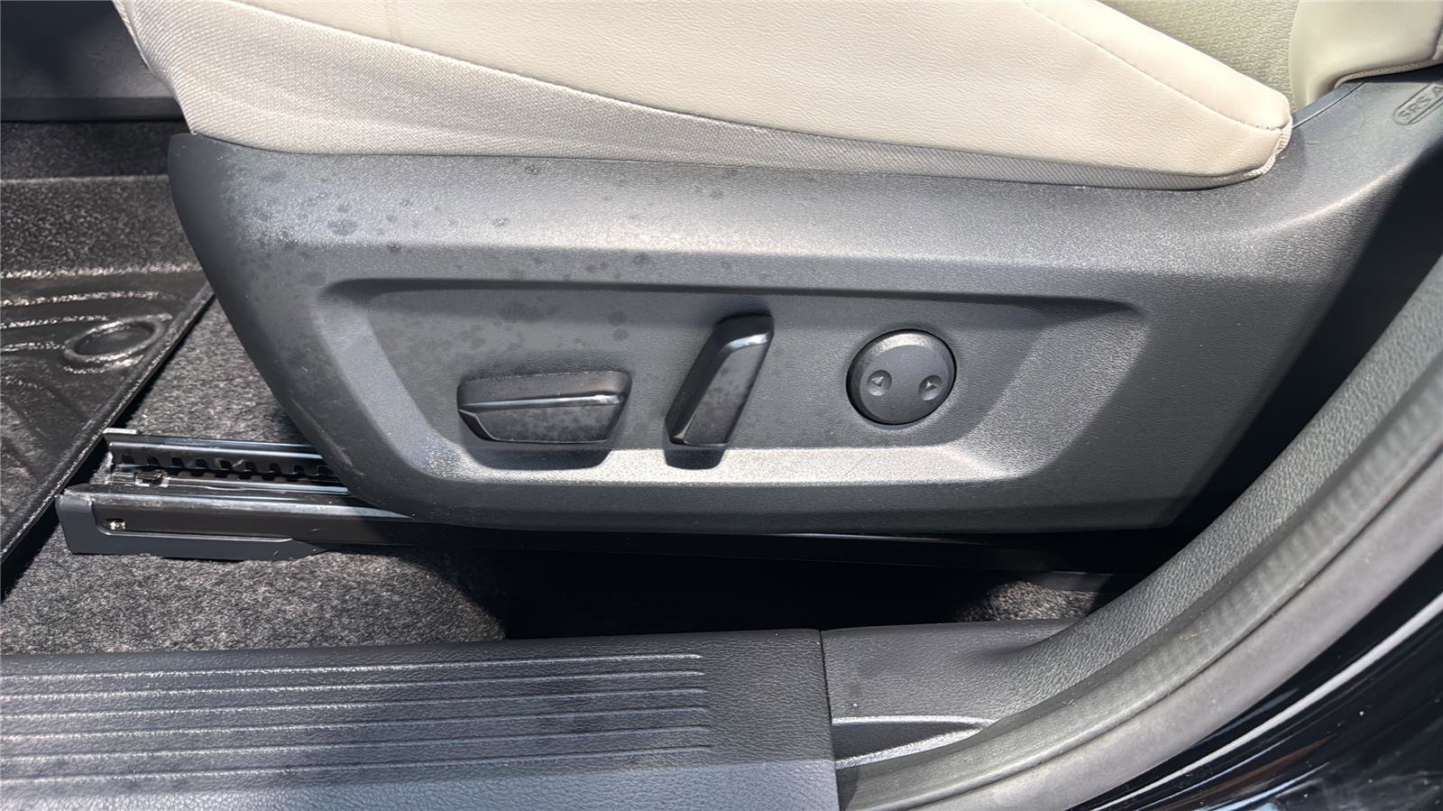 Used 2024 Nissan Rogue SV w/ SV Premium Package FWD image 27
