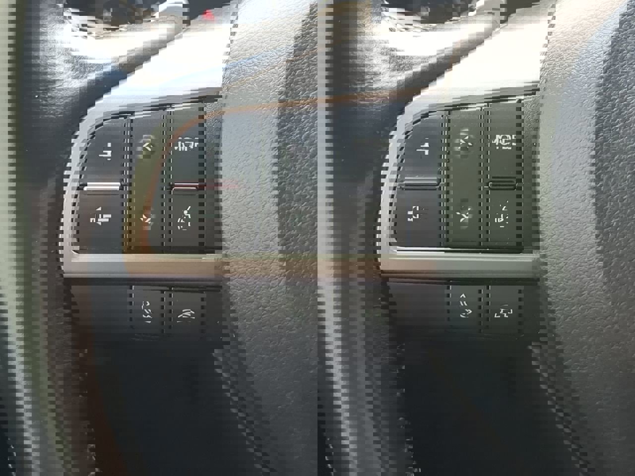 Used 2020 Lexus LX 570 4WD w/ 3rd Row & Luxury Pkg image 24