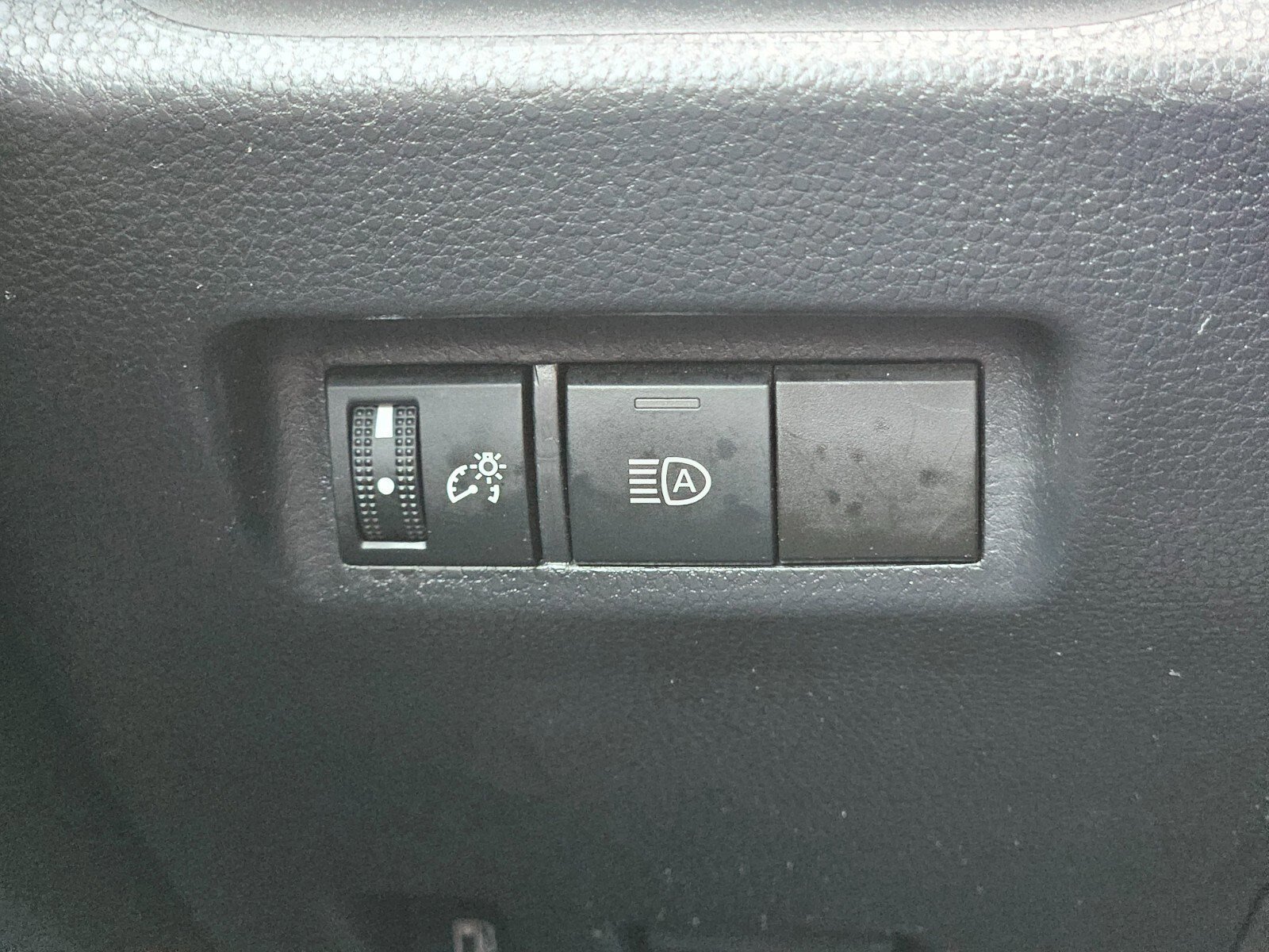 Used 2022 Toyota RAV4 LE image 24