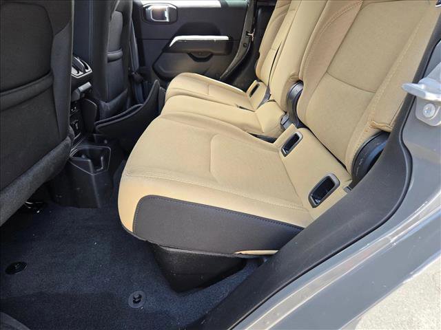 Used 2022 Jeep Gladiator Overland AWD/4WD image 18