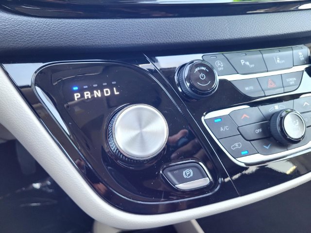 Used 2024 Chrysler Pacifica Touring-L FWD image 17