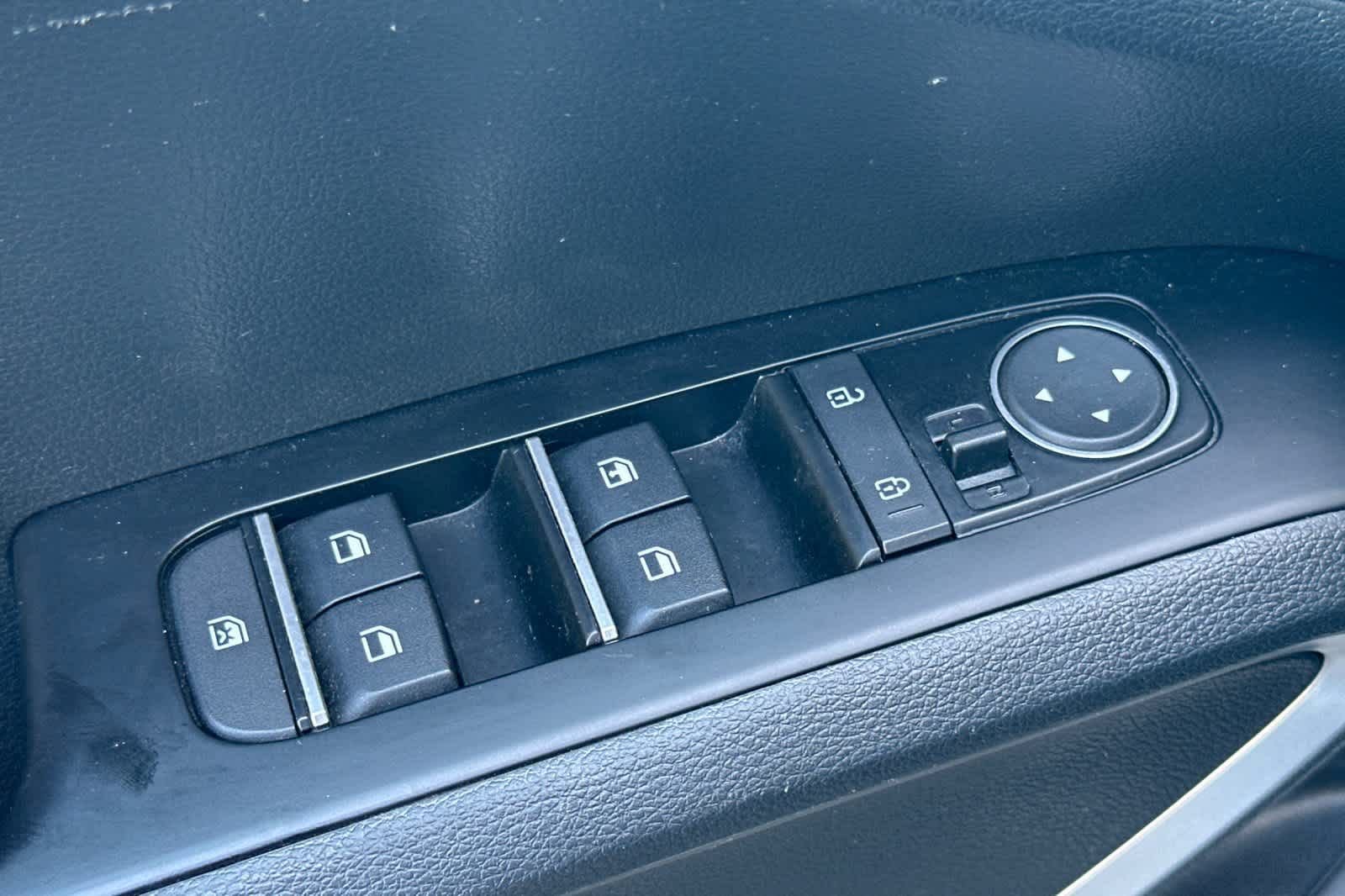 Used 2023 Kia Soul LX w/ LX Technology Package FWD image 14