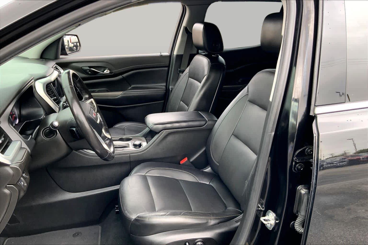 Used 2019 GMC Acadia SLT w/ LPO, Floor Liner Package FWD image 8