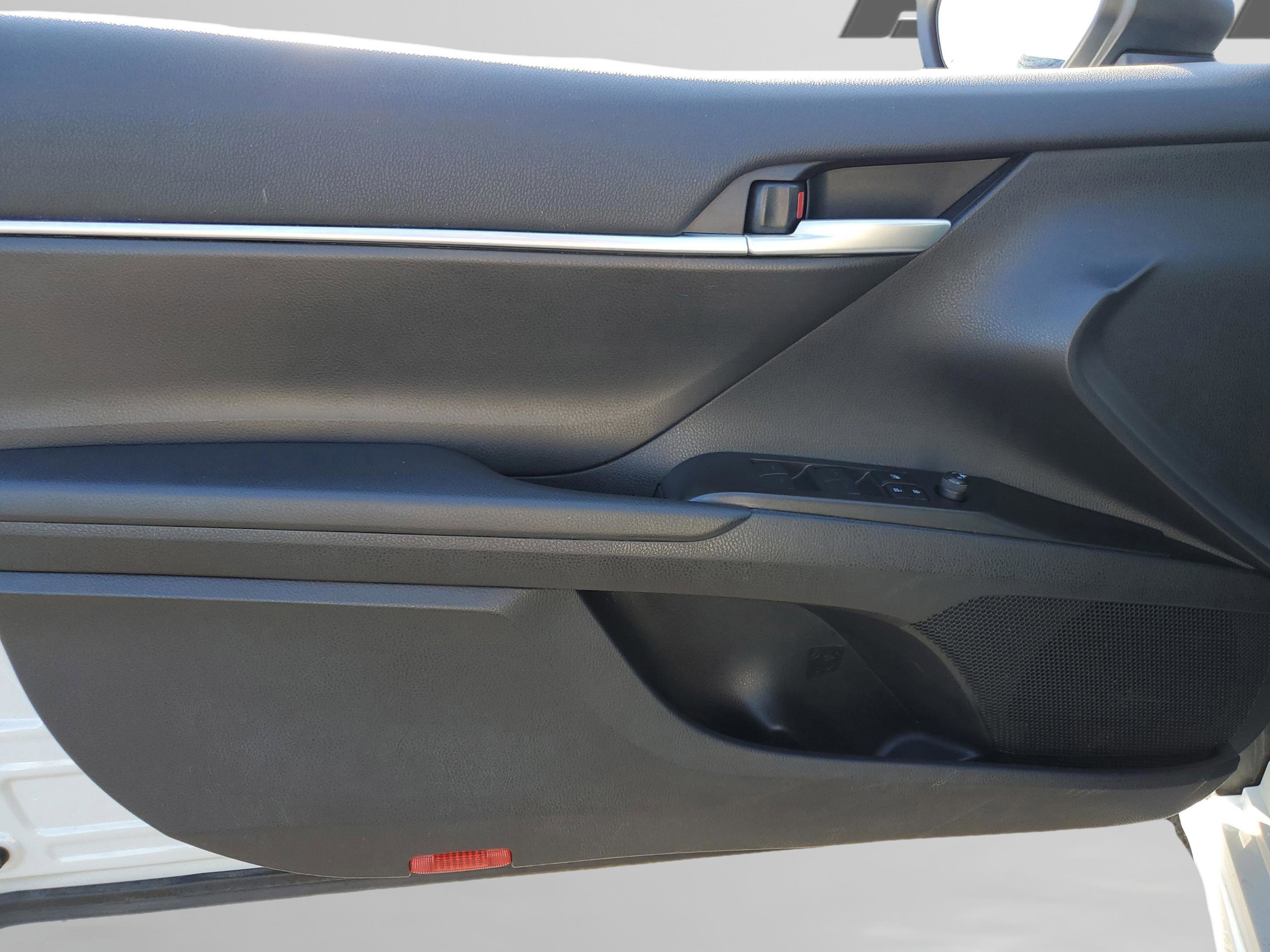 Used 2024 Toyota Camry SE image 19