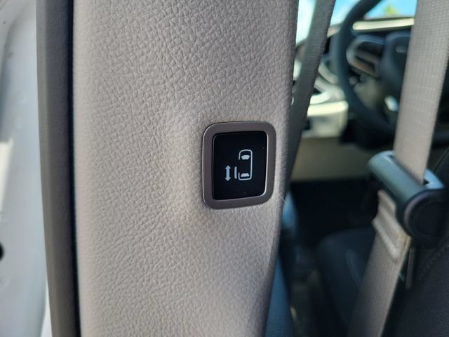 Used 2024 Chrysler Voyager LX FWD image 20