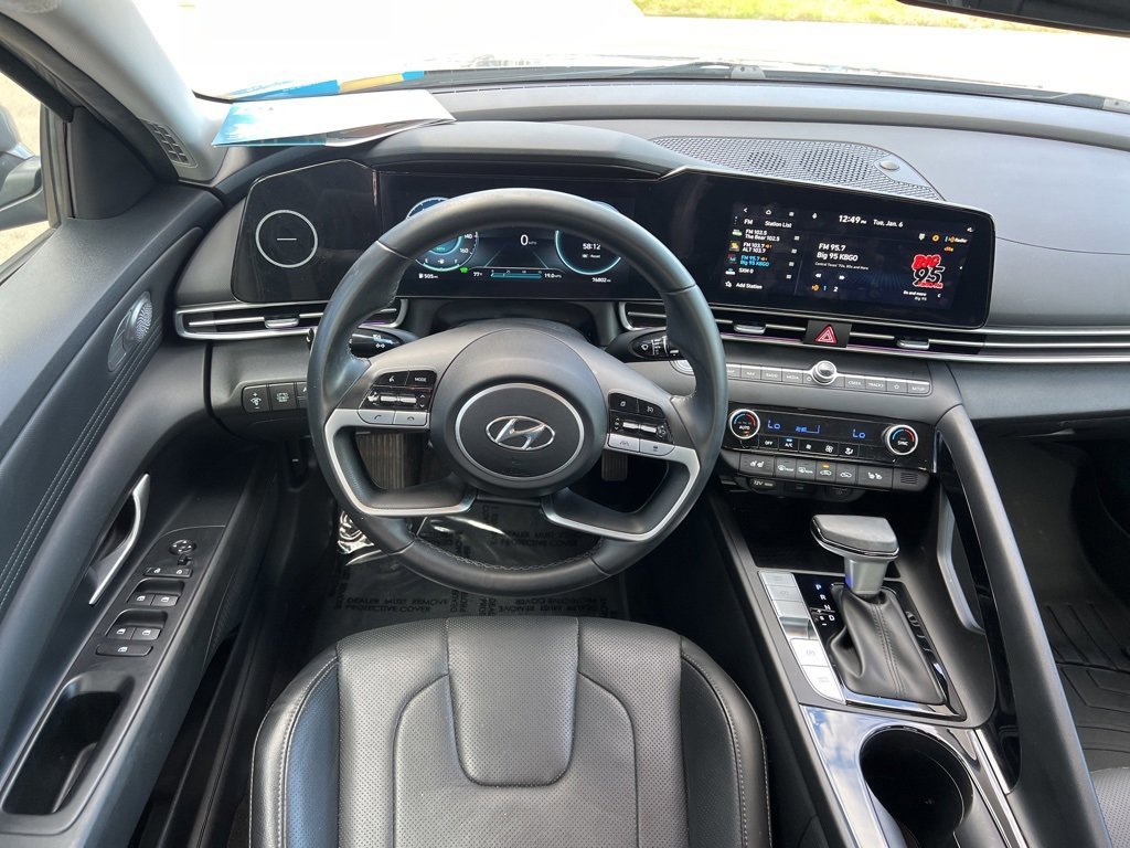 Used 2023 Hyundai Elantra Limited image 10
