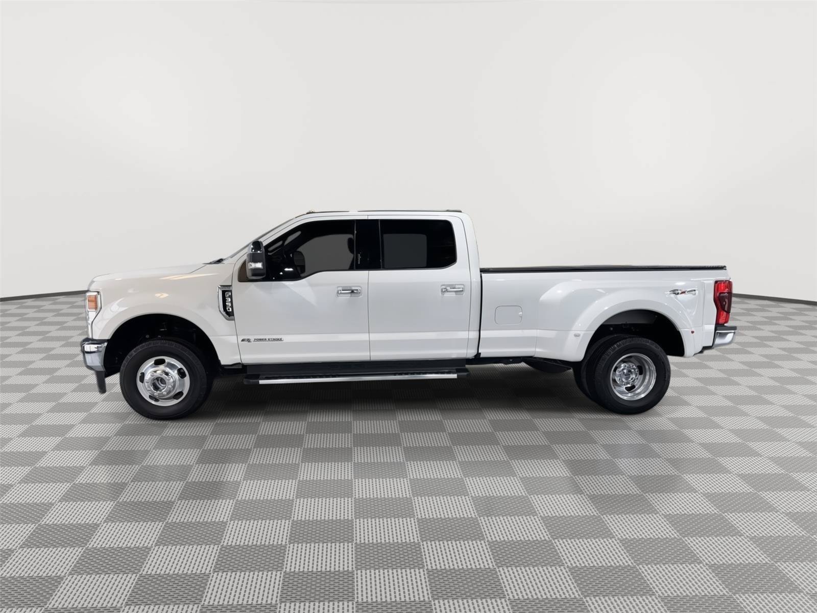 Certified 2022 Ford F350 Lariat w/ Lariat Ultimate Package AWD/4WD image 2