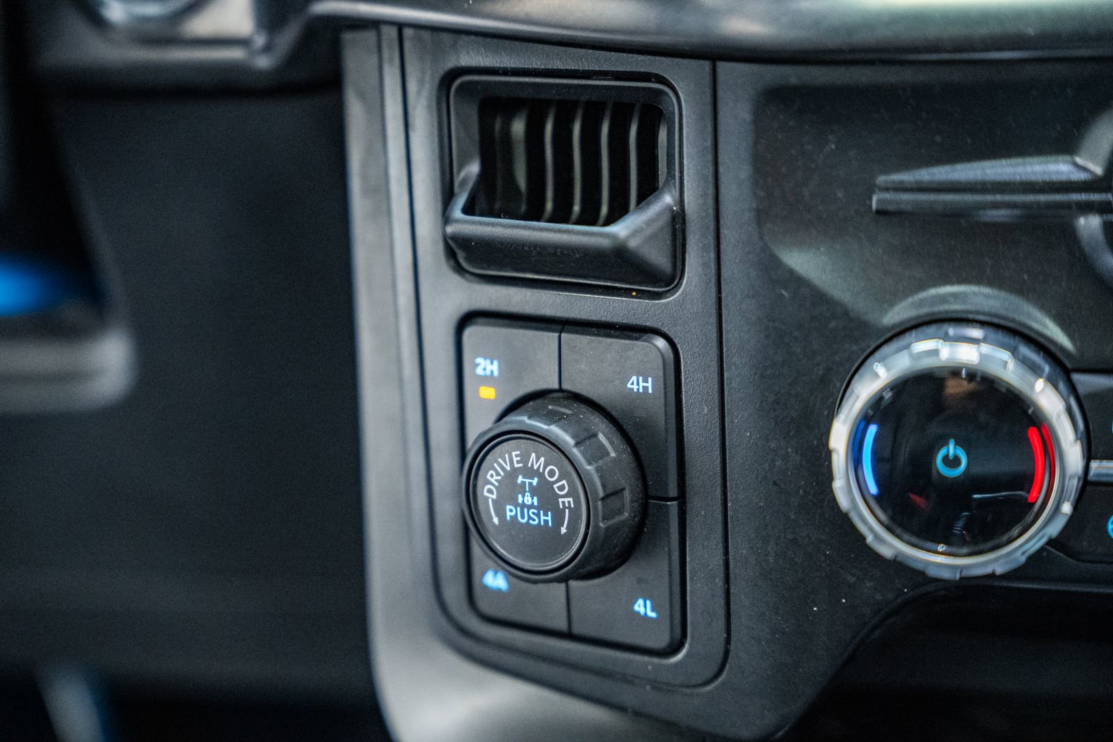 Certified 2024 Ford F150 Lariat image 32