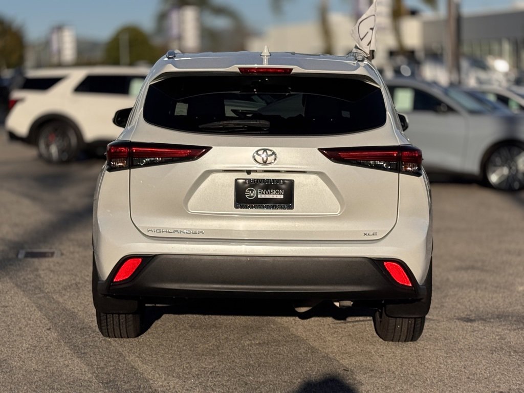 Used 2022 Toyota Highlander XLE image 11
