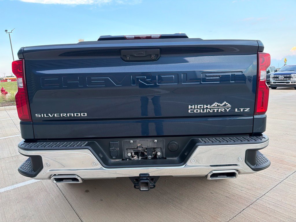 Used 2023 Chevrolet Silverado 1500 LTZ w/ LTZ Premium Package AWD/4WD image 4