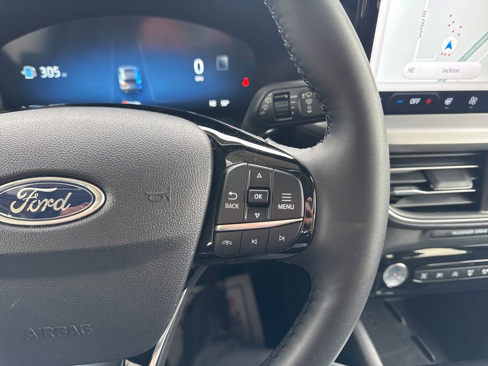 Certified 2024 Ford Escape Platinum w/ Premium Technology Package image 32