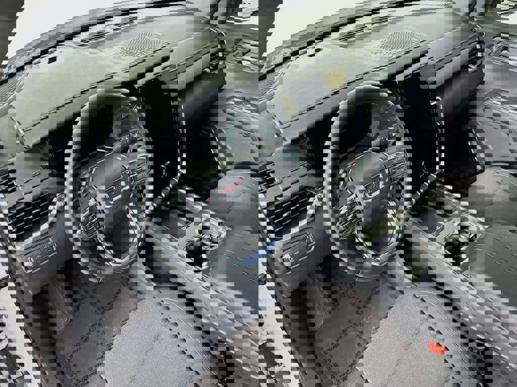 Used 2025 GMC Acadia Elevation image 9