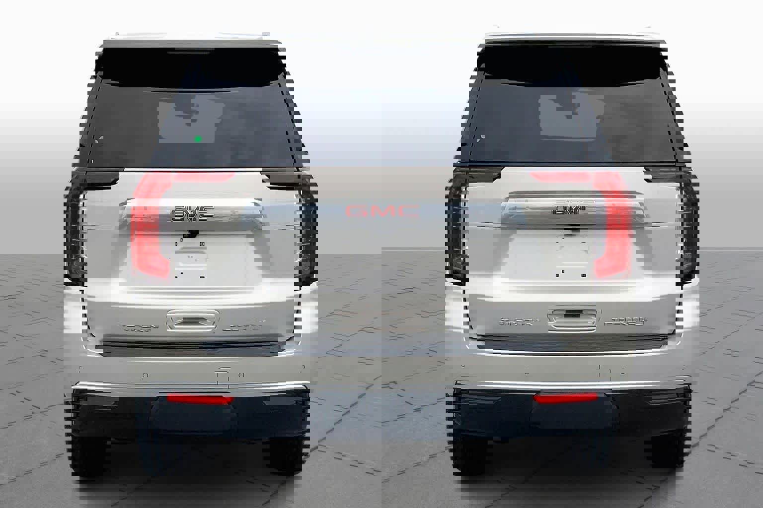 Used 2024 GMC Yukon Denali w/ Advanced Technology Package image 2