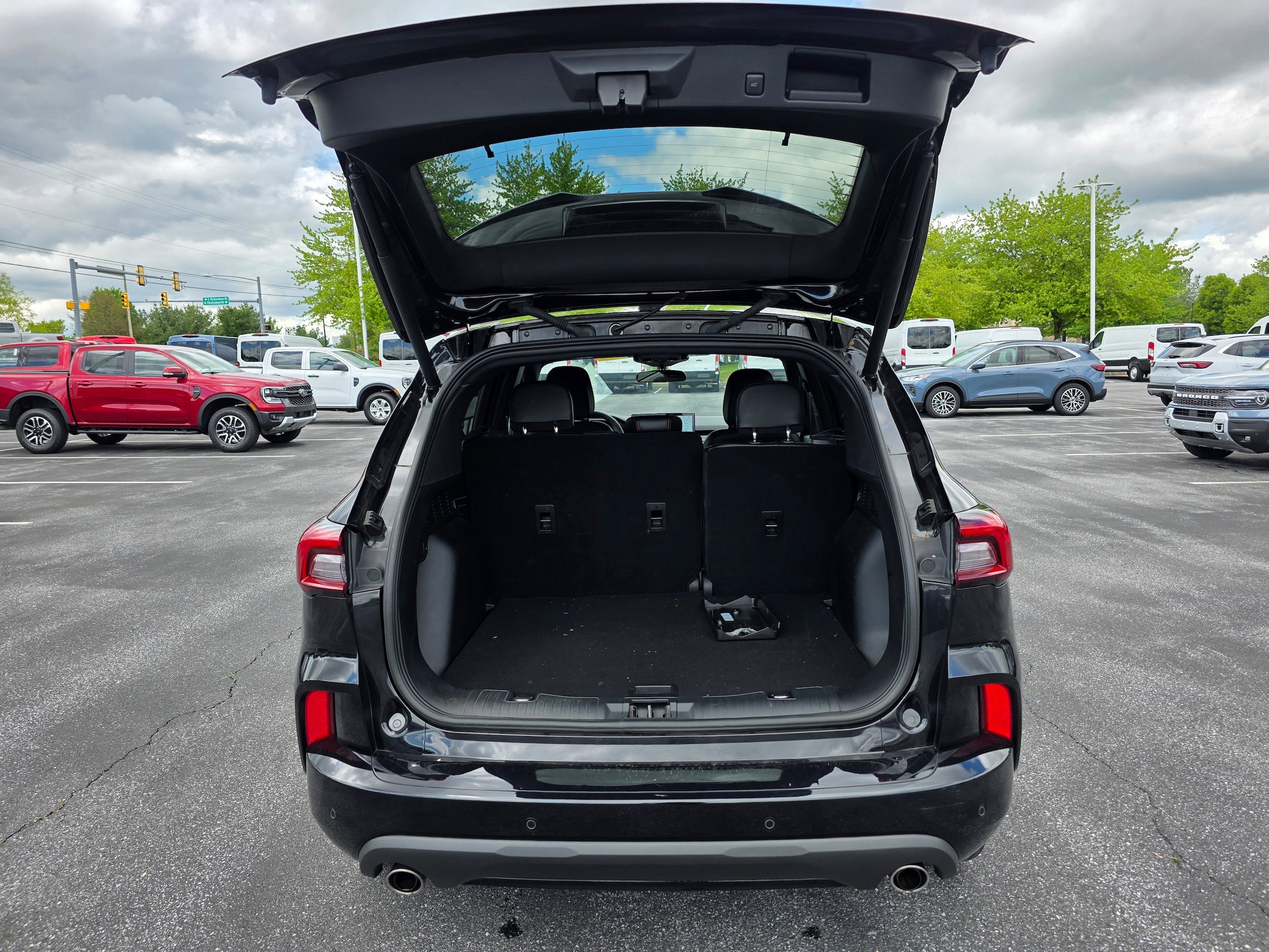 Certified 2023 Ford Escape ST-Line w/ Tech Pack #1 AWD/4WD image 7