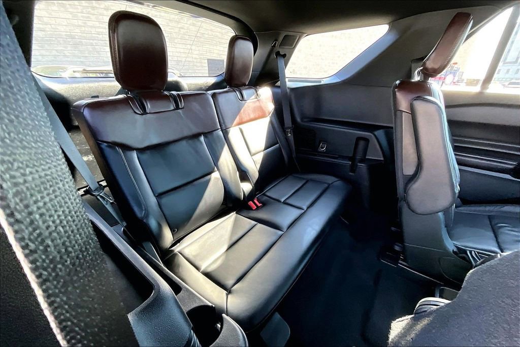 Certified 2021 Ford Explorer Platinum w/ Equipment Group 601A image 27