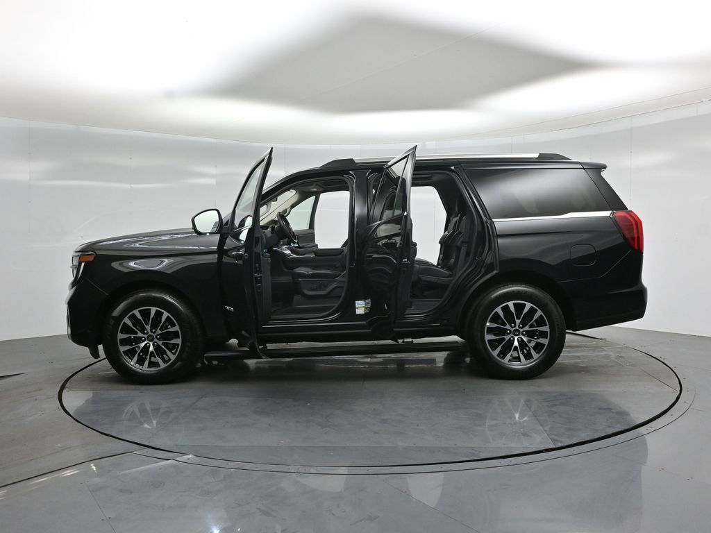 Certified 2025 Ford Expedition Platinum image 35
