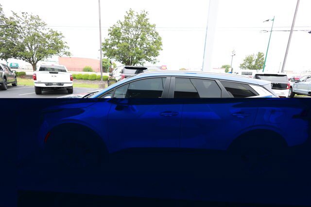 Used 2025 Kia Sportage EX AWD/4WD image 9