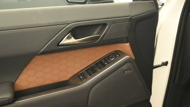 Used 2025 Lexus GX 550 w/ Accessory Package (2T) AWD/4WD image 11