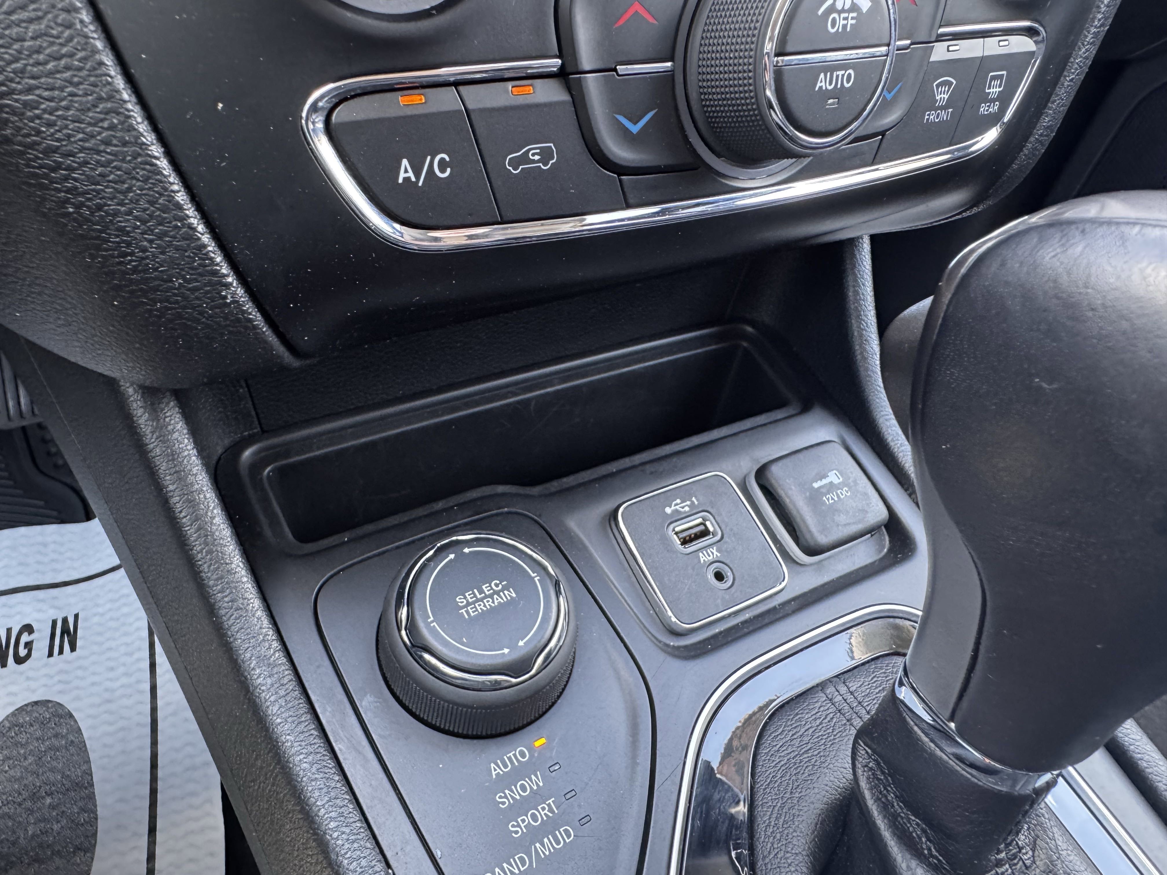 Used 2023 Jeep Cherokee Altitude Lux image 24