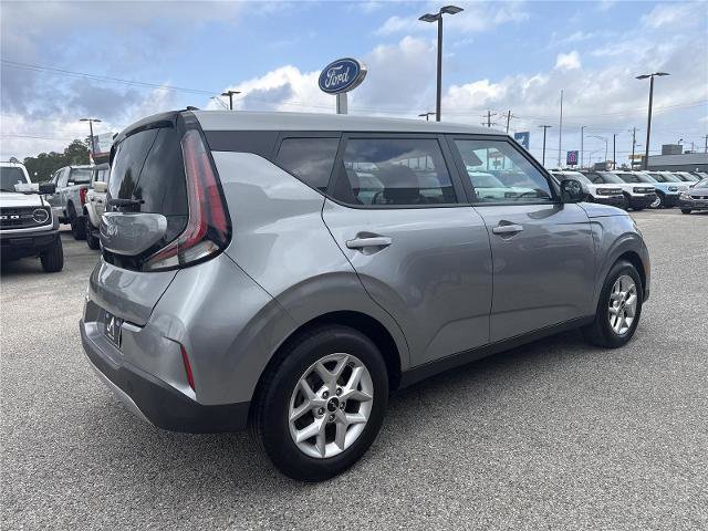 Used 2024 Kia Soul LX w/ Option Group 015 FWD image 5