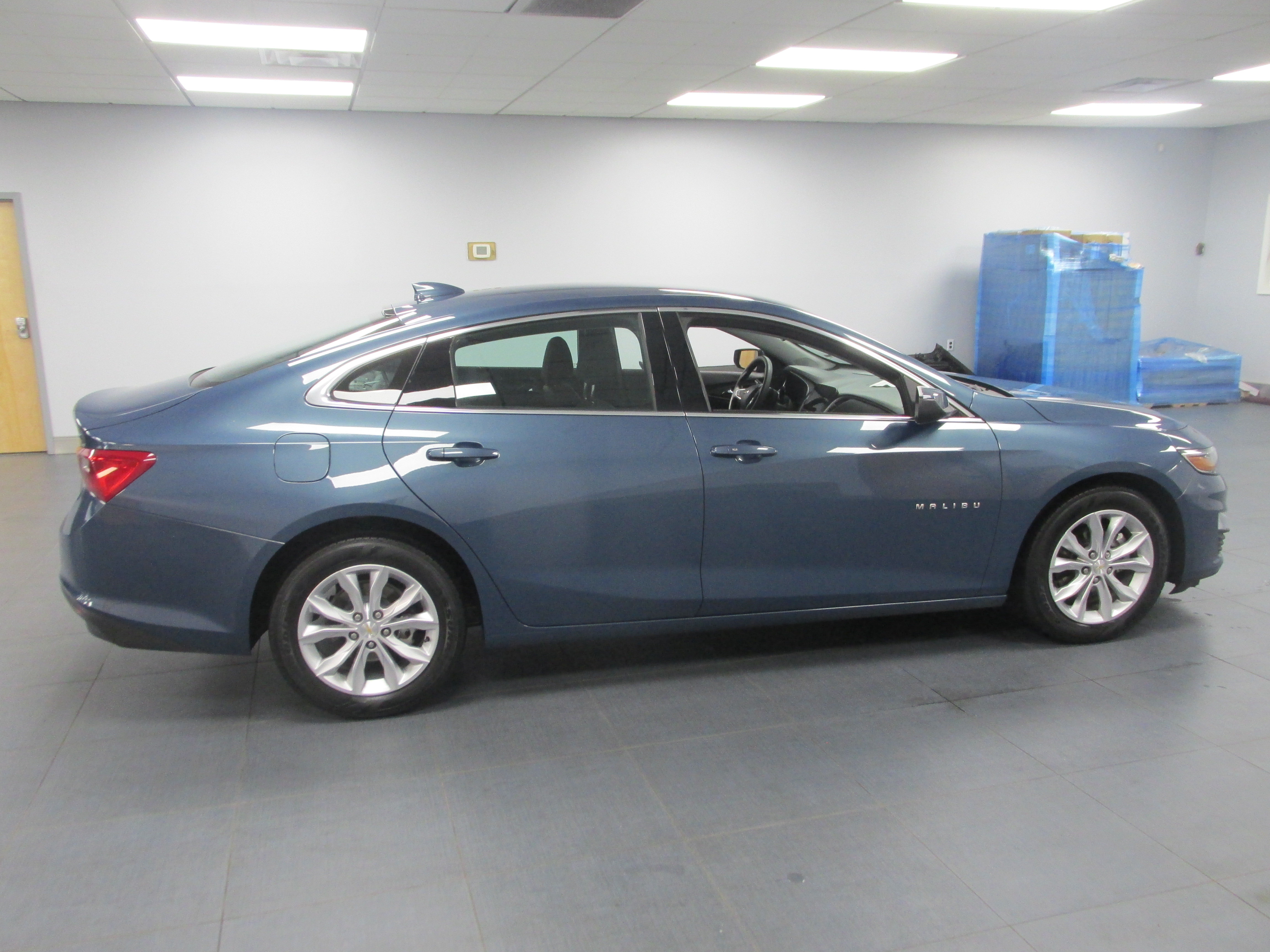 Used 2025 Chevrolet Malibu LT FWD image 4